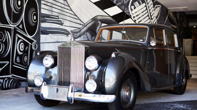 Bentley and Mural_0016